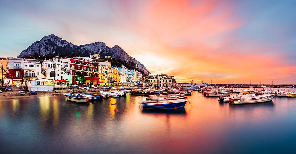 A Romantic Sunset Cruise in Capri